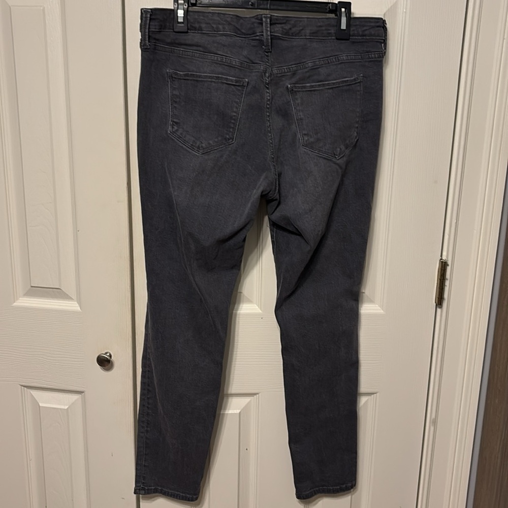 Universal Thread Distressed Mid-Rise Skinny Jeans - Picture 6 of 11